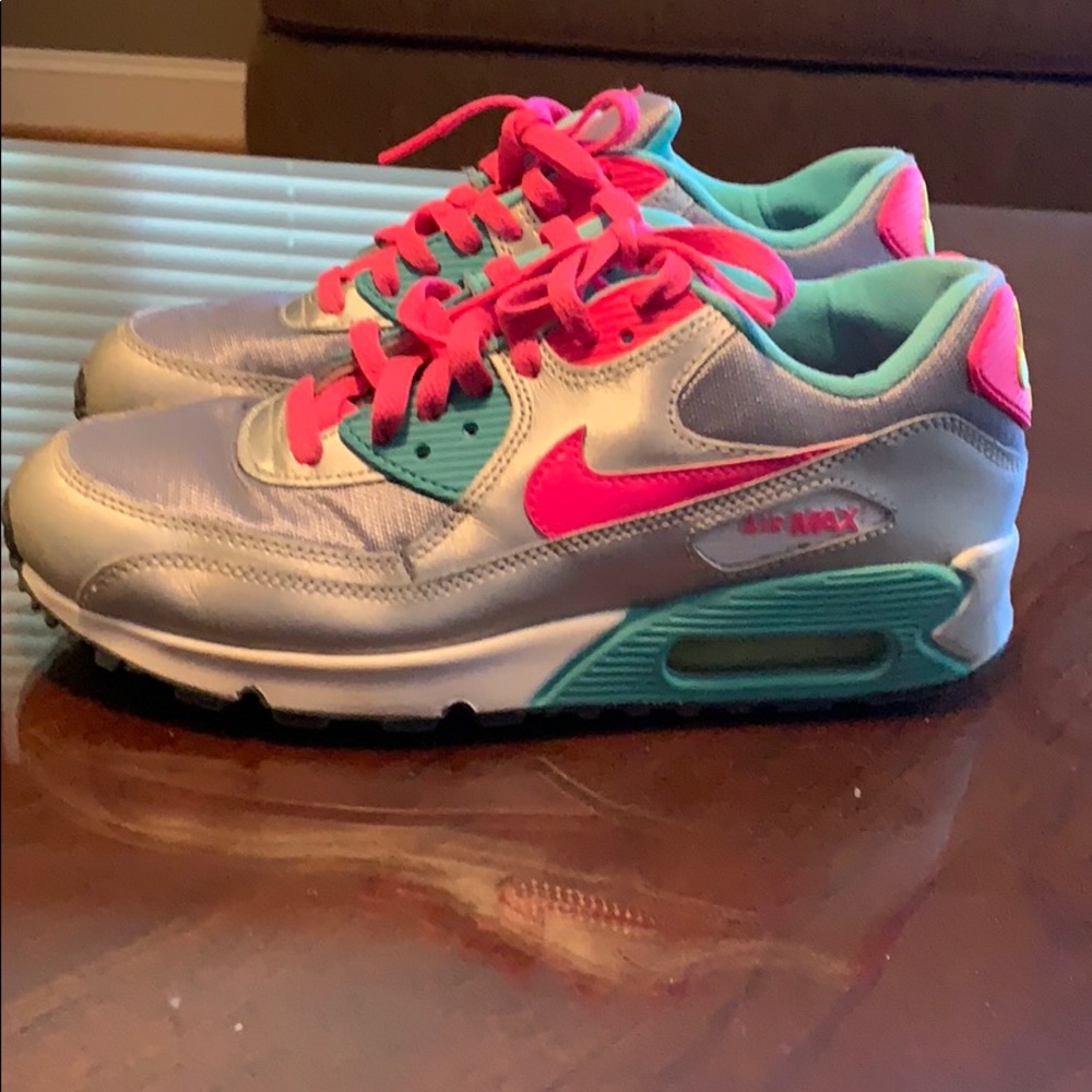 Excellent condition tennis shoes